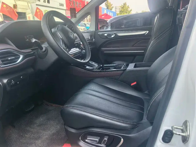 GAC Trumpchi M6 — Фото автомобиля 5