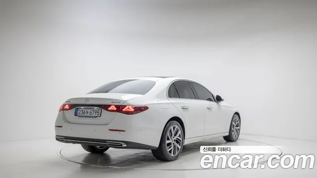 Mercedes-Benz E-Class — Фото автомобиля 2