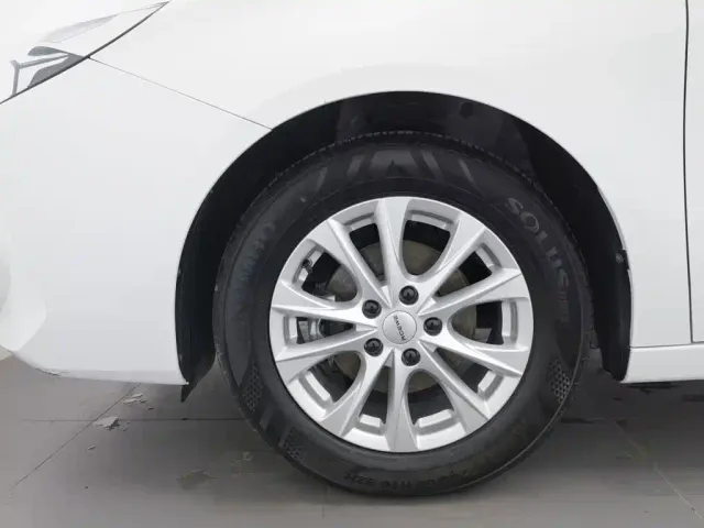 Roewe i5 — Фото автомобиля 17