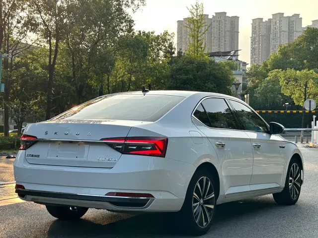Skoda Superb — Фото автомобиля 8