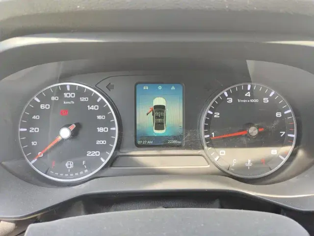 Roewe Roewe i5 2021 1.5L Manual Platinum Edition — Фото автомобиля 14