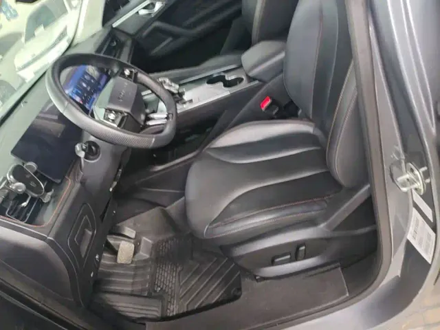 Roewe RX5 — Фото автомобиля 14
