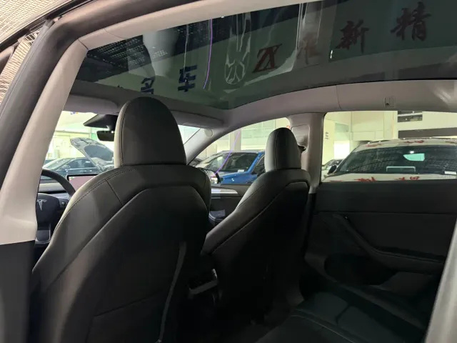 Tesla Model Y — Фото автомобиля 8