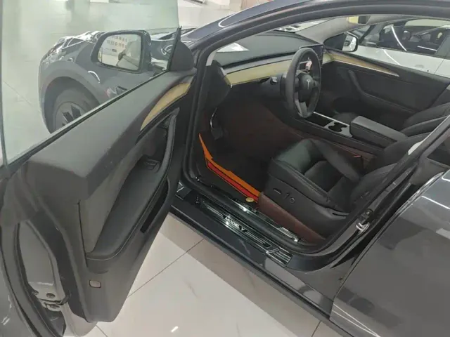 Tesla Model Y — Фото автомобиля 15
