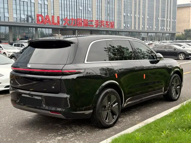 Li Auto L8 — Фото автомобиля 9