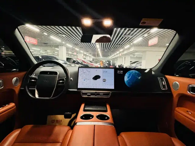 Li Auto L7 — Фото автомобиля 8