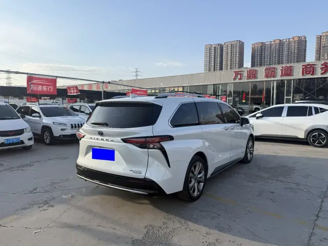 Toyota Sienna — Фото автомобиля 9