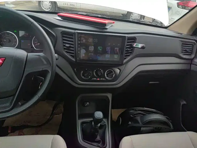 Wuling Hongguang V — Фото автомобиля 12