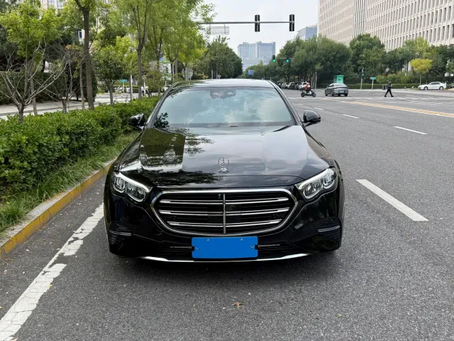 Mercedes-Benz E-Class — Фото автомобиля 2