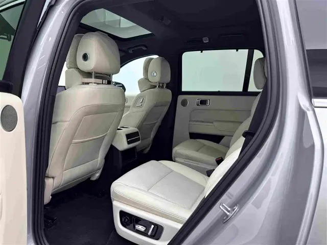 Li Auto L8 — Фото автомобиля 20