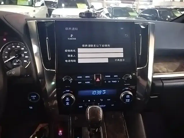 Toyota Alphard — Фото автомобиля 12