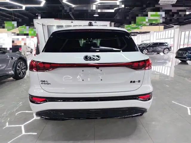 Audi Q6L e-tron — Фото автомобиля 5