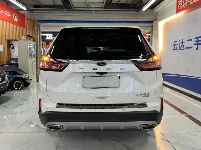 Ford Edge — Фото автомобиля 4