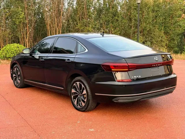 Volkswagen Passat — Фото автомобиля 7