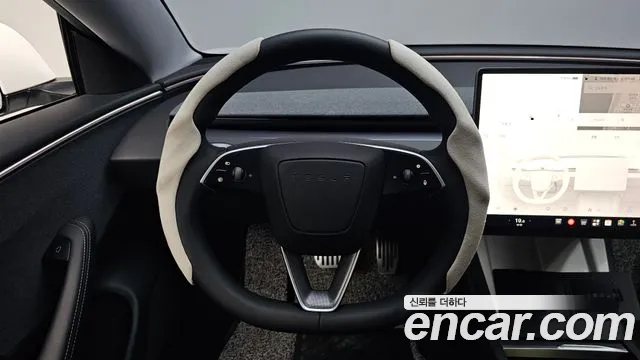 Tesla Model 3 — Фото автомобиля 13