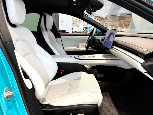 Xiaomi SU7 — Фото автомобиля 14