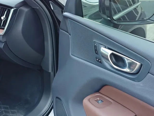 Volvo XC60 — Фото автомобиля 17