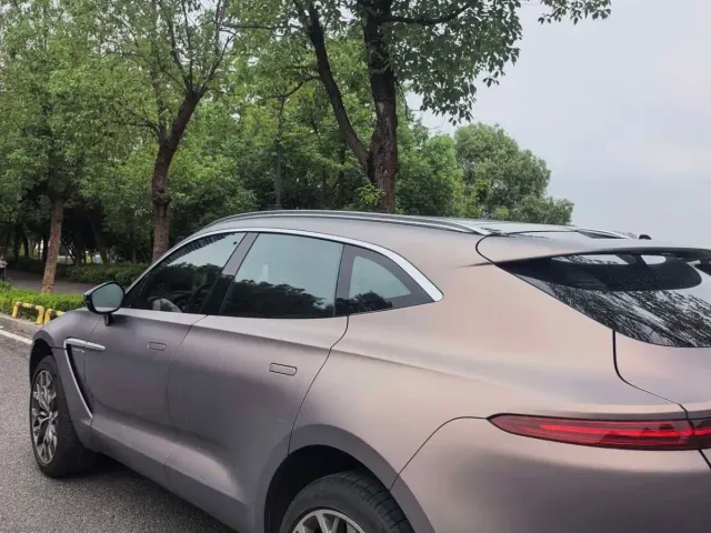 Aston Martin DBX — Фото автомобиля 2
