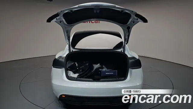 Tesla Model 3 — Фото автомобиля 20