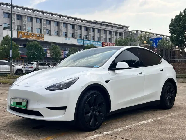 Фотография автомобиля — Tesla Model Y