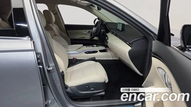 Genesis GV70 — Фото автомобиля 17