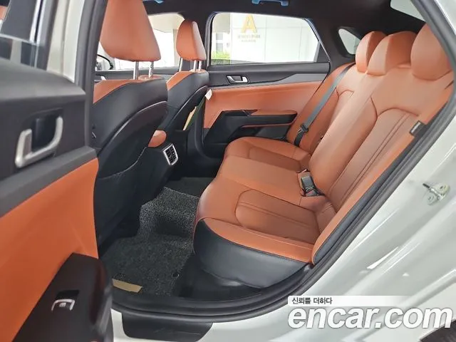 Kia K5 — Фото автомобиля 10