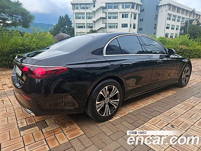 Mercedes-Benz E-Class — Фото автомобиля 6