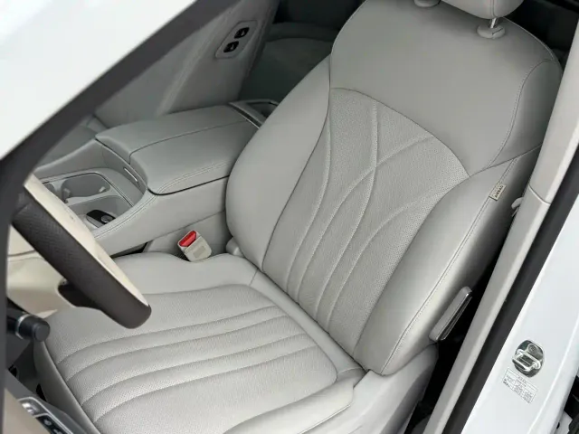 Roewe iMAX8 — Фото автомобиля 22