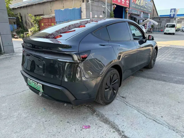 Tesla Model Y — Фото автомобиля 10