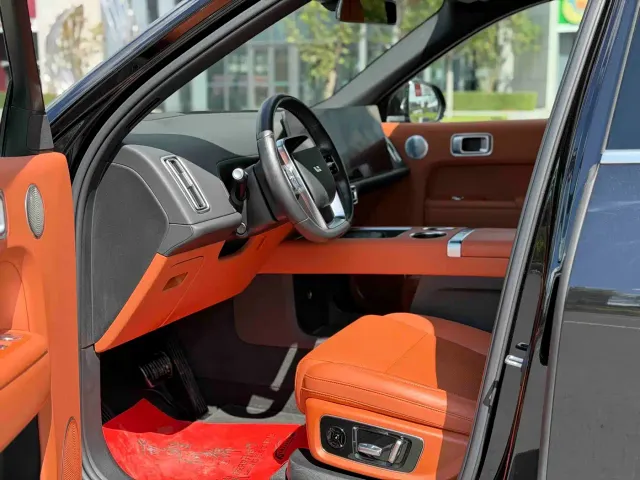 Li Auto L8 — Фото автомобиля 5