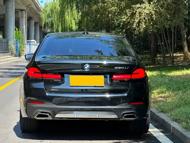 BMW 5 Series — Фото автомобиля 4