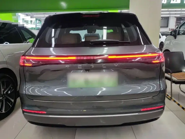 Geely Galaxy Starship 7 EM-i — Фото автомобиля 5