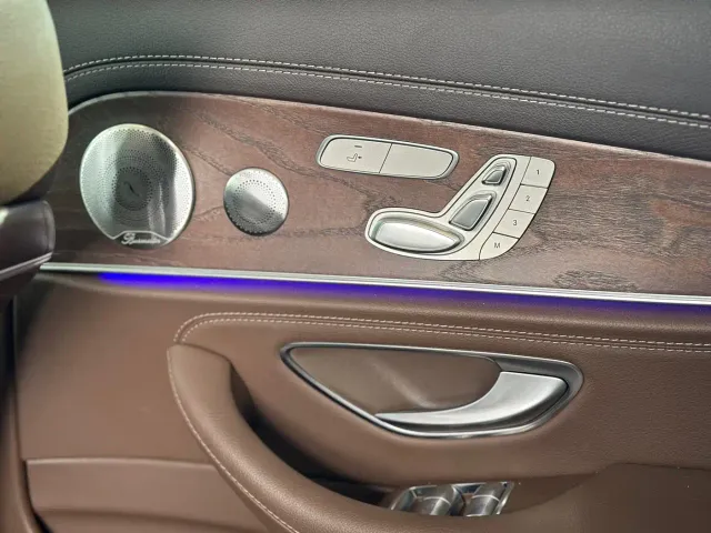 Mercedes-Benz E-Class — Фото автомобиля 12