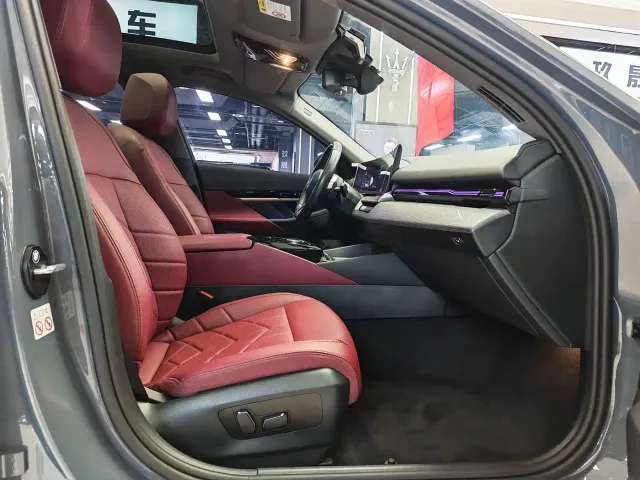 BMW 5 Series — Фото автомобиля 11