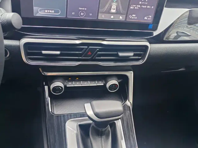 Geely Binyue — Фото автомобиля 11