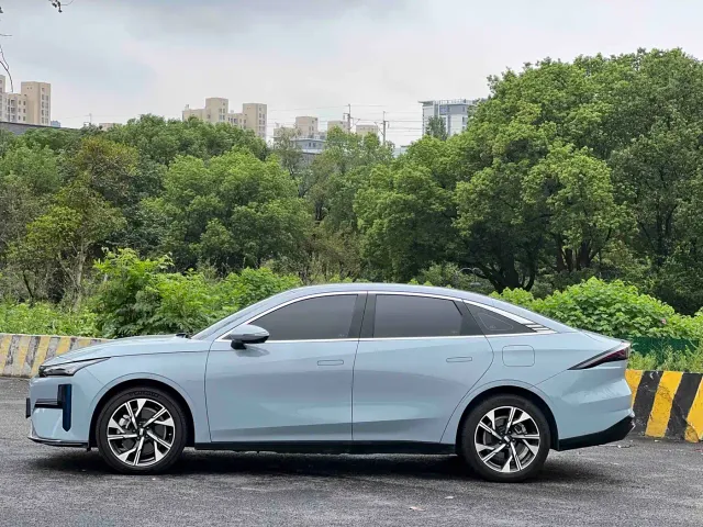Geely Galaxy L6 — Фото автомобиля 3