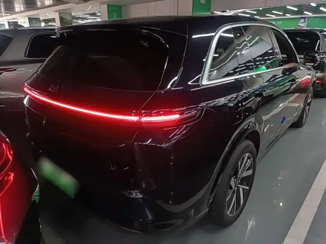 Li Auto L7 — Фото автомобиля 6