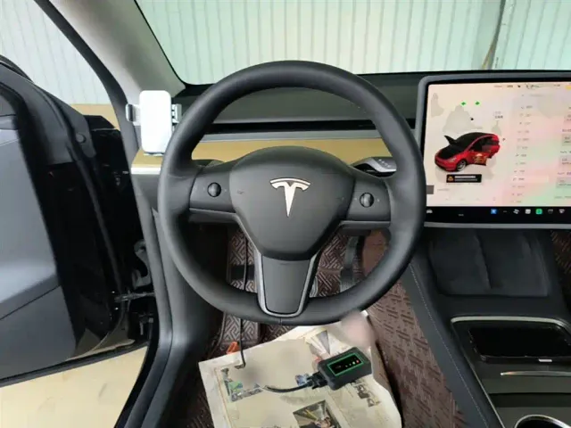 Tesla Model Y — Фото автомобиля 10