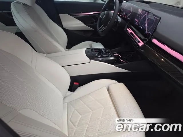 BMW 5 Series G60 — Фото автомобиля 12