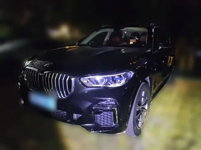 Фотография автомобиля — BMW X5