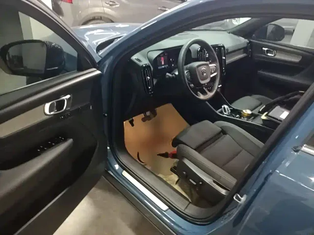 Volvo XC40 — Фото автомобиля 15