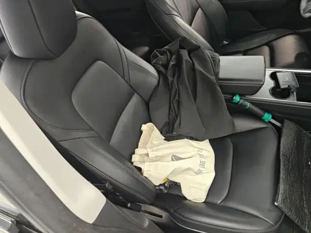 Tesla Model Y — Фото автомобиля 24