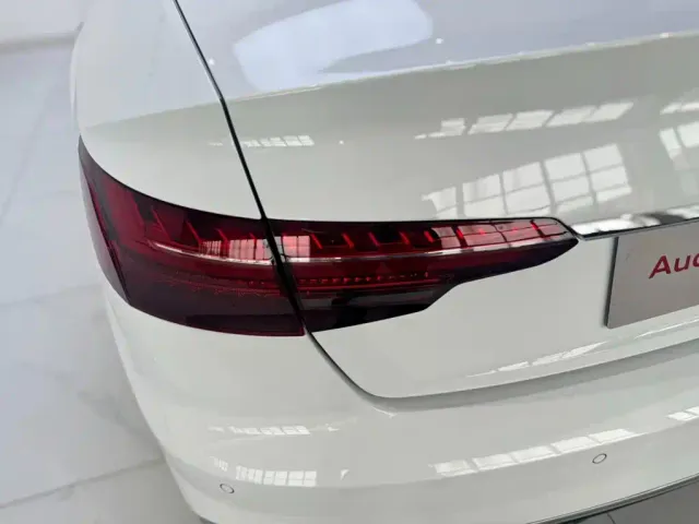 Audi A4L — Фото автомобиля 9
