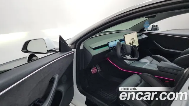 Tesla Model 3 — Фото автомобиля 9