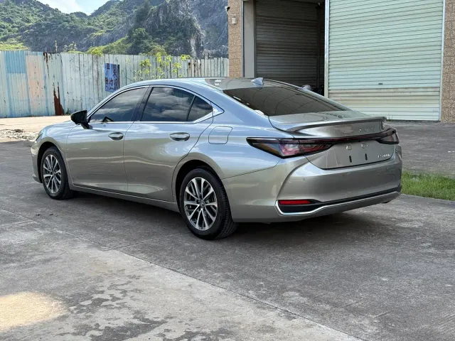 Lexus ES — Фото автомобиля 12