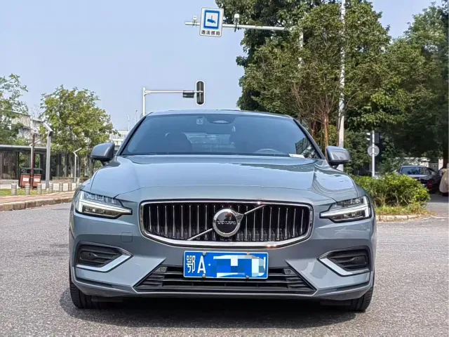 Volvo S60 — Фото автомобиля 2