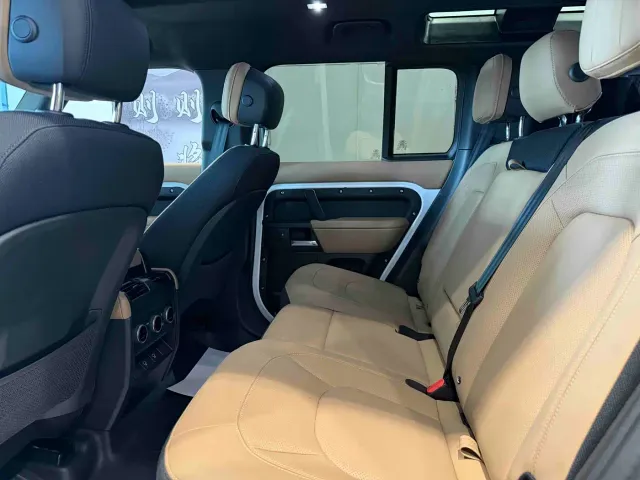Land Rover Defender — Фото автомобиля 15