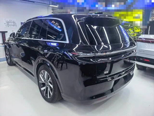 Li Auto L8 — Фото автомобиля 11