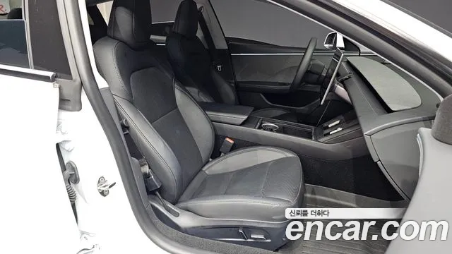 Tesla Model 3 — Фото автомобиля 11