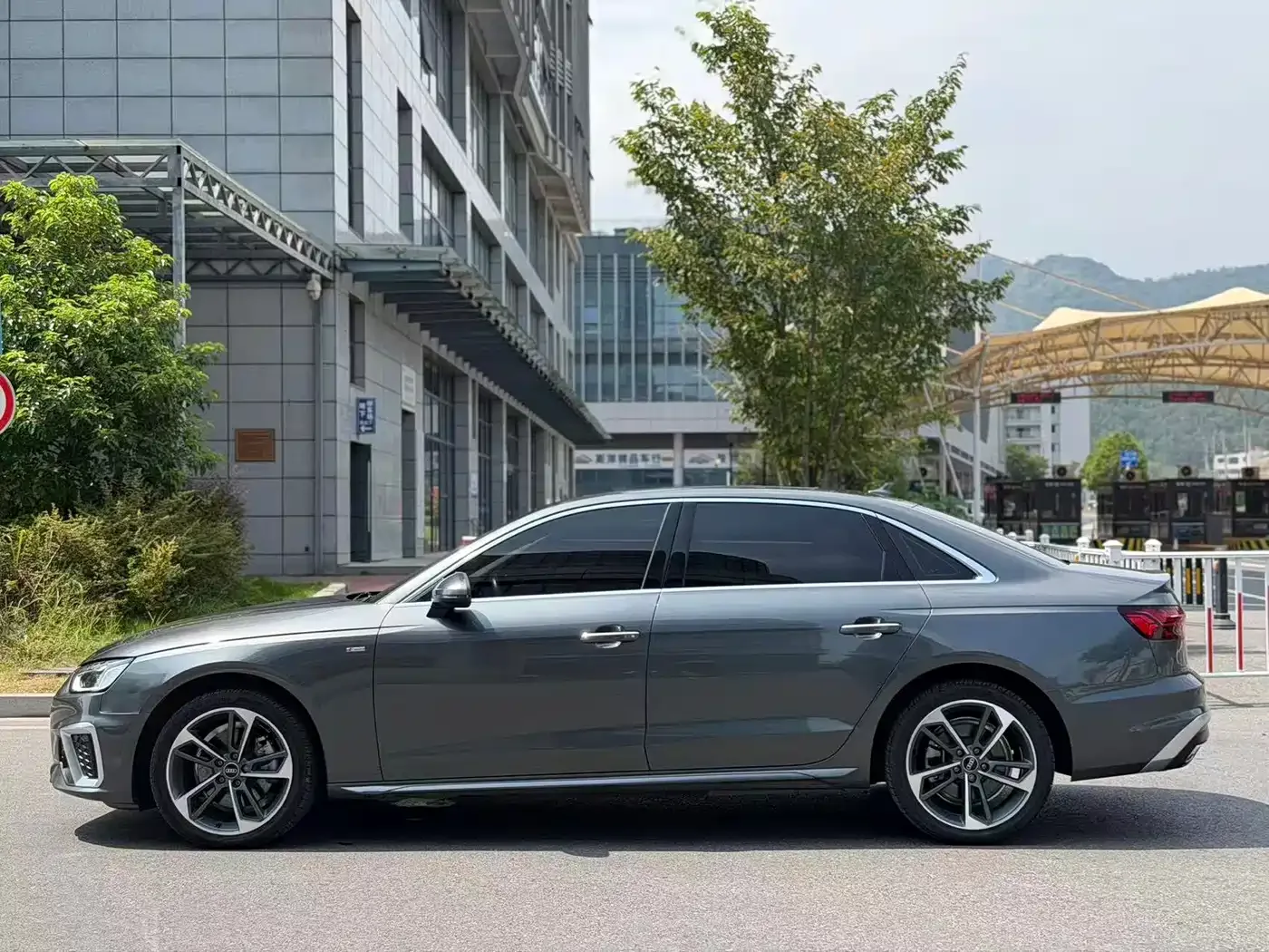 Audi Audi A4L 2022 40 TFSI Fashion Dynamic — Фото автомобиля 12